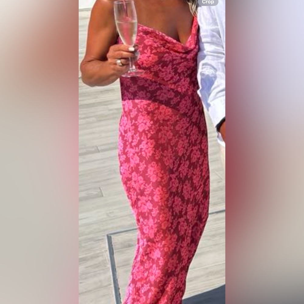 Stunning dress , fits beautifully